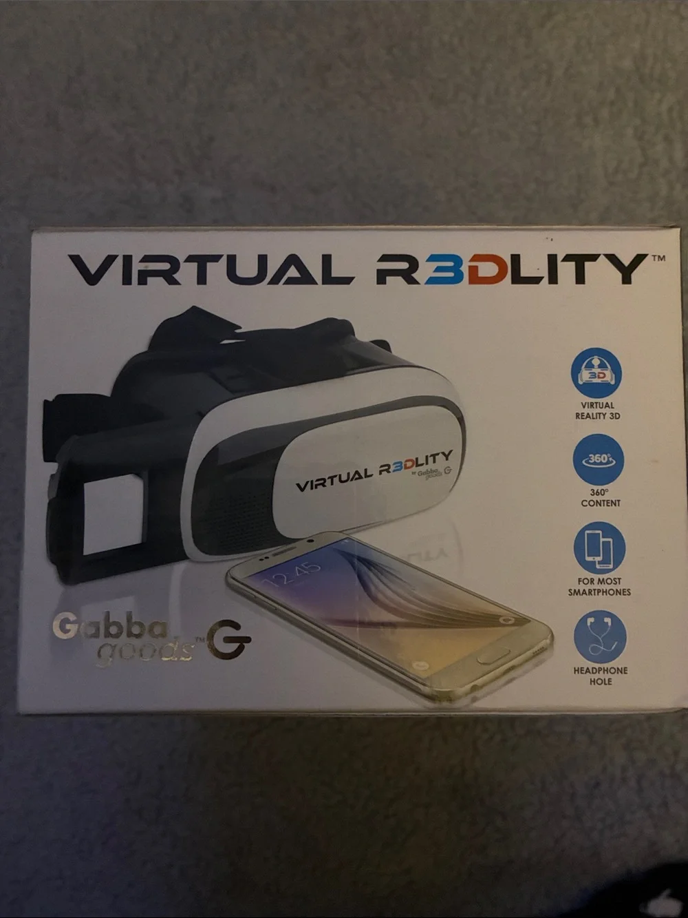 Virtual Reality Headset - Black and White